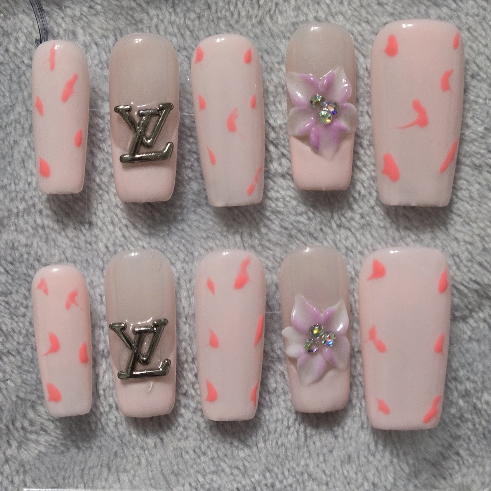 Designer‑Inspired Pink Floral Press‑On Nails – Custom Handmade